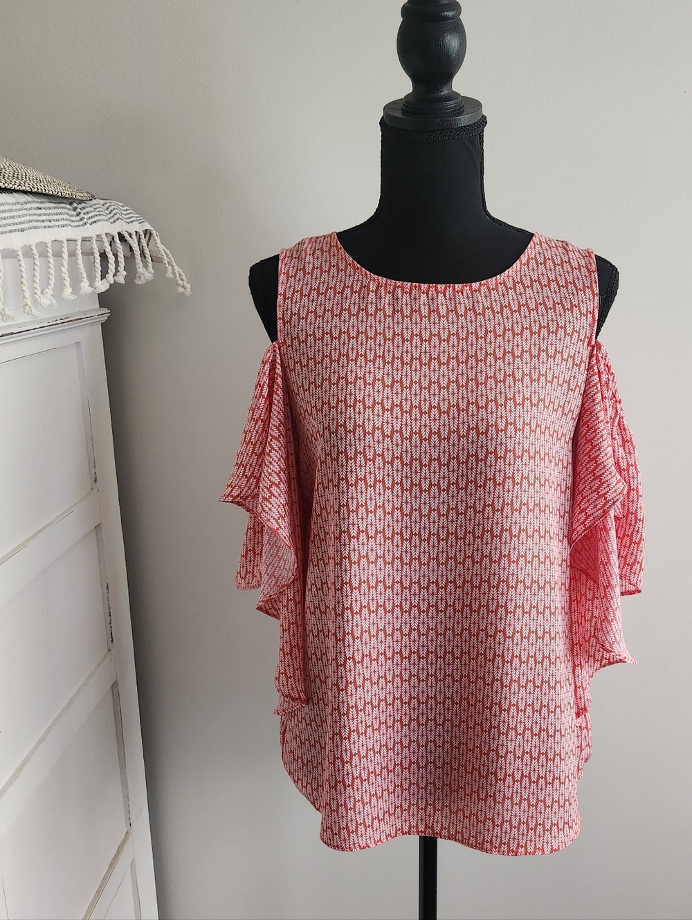 WORTHINGTON CUT OUT SHOULDER BLOUSE